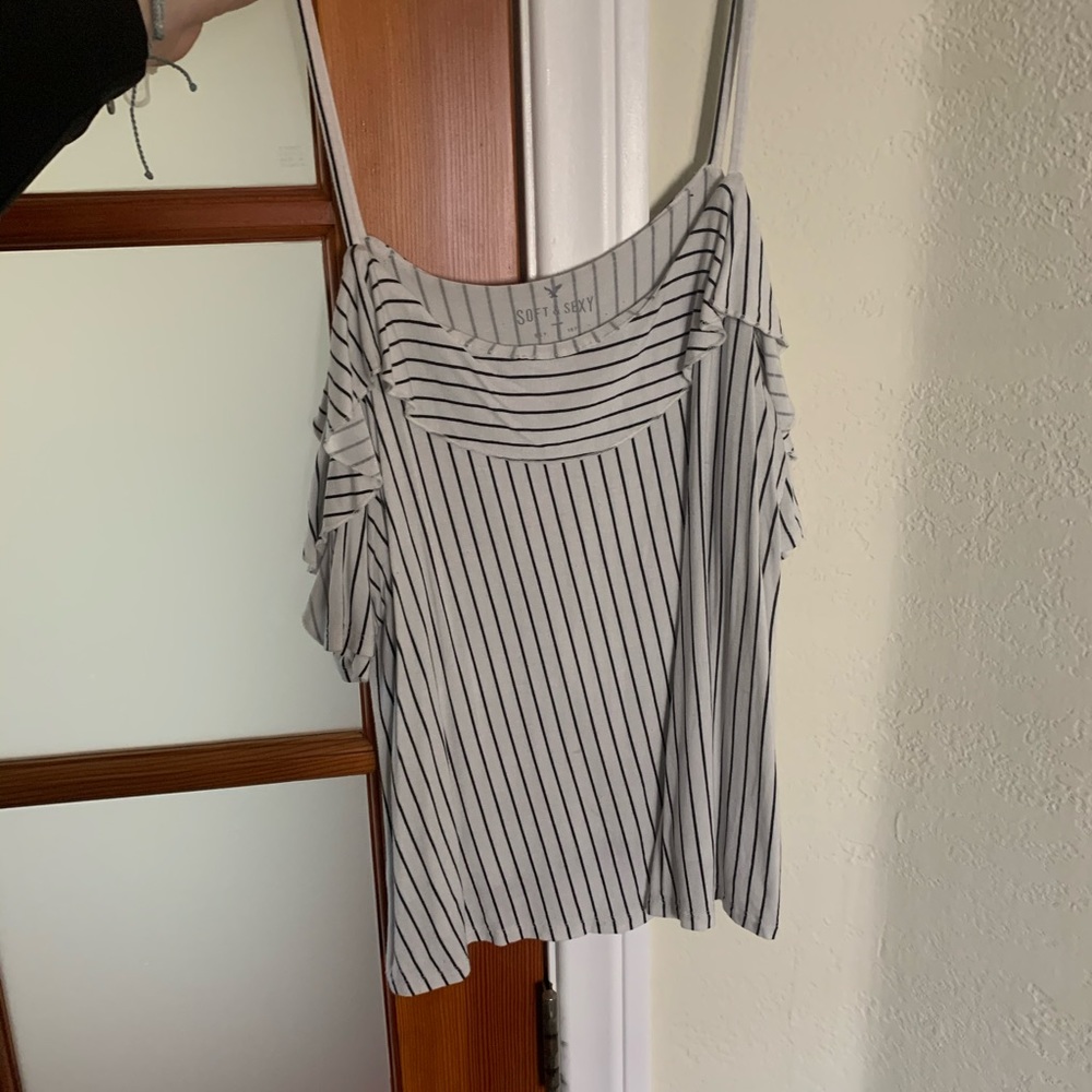 Short sleeve top. Soft and sexy line